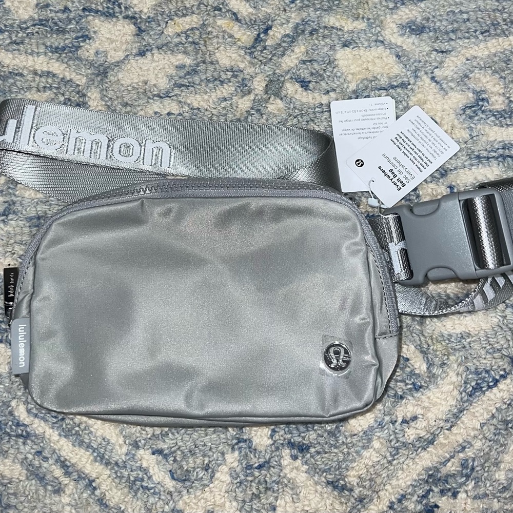 NWT Lululemon Silver Drop White Wordmark Logo Everywhere Belt Bag